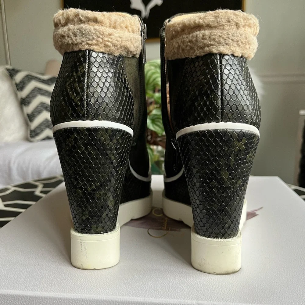 JESSICA SIMPSON Women's Meliney Cozy Lug Sole Wedge Sneaker Booties